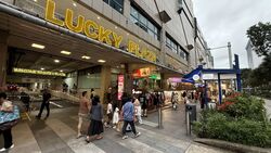 Lucky Plaza (D9), Retail #495670381